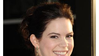 「トゥルーブラッド」のマリアナ・クラヴェーノ、婚約