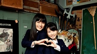 美少女2トップ・志田未来と川口春奈が秘密のガールズトーク「二人とも年上で渋い人が好き」