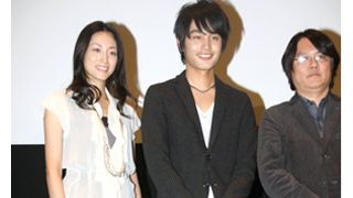 「逃亡者おりん」の青山倫子、ピカピカのナマ脚がまぶしい!中村蒼の言葉責めに「ズキュンときた……」