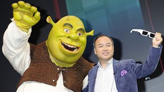 裸眼で3D映像が楽しめるケータイの登場にシュレックも感激!ソフトバンクの孫社長はシュレックのお腹にパンチでご満悦!?