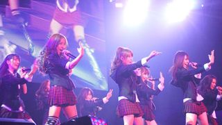 AKB48登場に13,000人が大熱狂！　お泊り愛が報じられた秋元才加も新曲を元気に熱唱