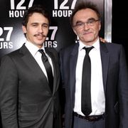 自ら腕を切り落とす映画『127アワーズ』のプレミアで女性が発作を起こして病院へ