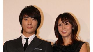 ファンがプレゼントを投げつけるハプニング発生!松嶋菜々子×ソン・スンホン『ゴースト』初日に会場騒然!