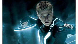 サイバー・スキャンの近未来スーツを着こなす「トロン・ボーイ」は誰!?