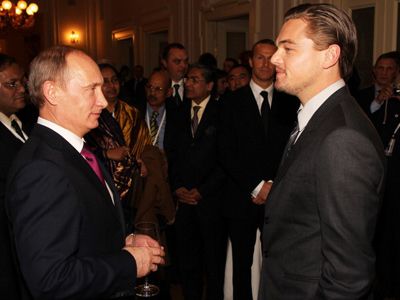 ディカプリオ、ロシアのプーチン首相と会談　「本物の男」と称えられる