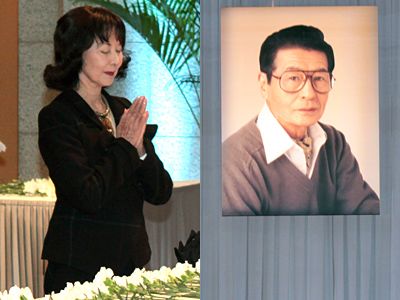 さようなら 池部良さん お別れ会に 雪国 岸惠子ら約0人が出席 温かい人柄浮き彫りに シネマトゥデイ さようなら 池部良さん お別れ会に 雪国 岸惠子ら約0人が出席 温かい人柄浮き彫りに シネマトゥデイ