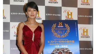 知的セクシー！女優・板谷由夏、番組司会に初挑戦！真紅のドレスで母親の顔も披露！