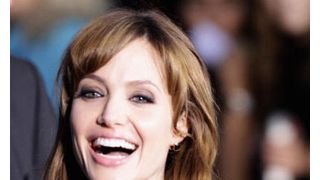 アンジェリーナ・ジョリー、自身デザインのジュエリー収益でチャリティー活動!