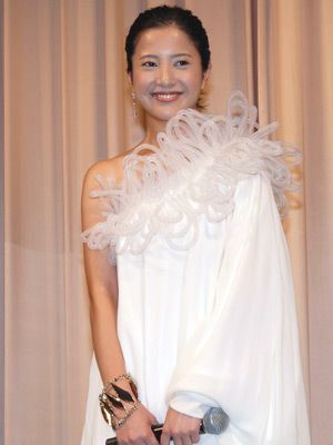 吉高由里子 セクシーな小悪魔役で男5人のくちびる総ナメ 野獣性を引き出された シネマトゥデイ