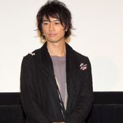イケメン斎藤工、「龍が如く 新章」の現場でAKB48の歌が頭をリピートして困惑!?