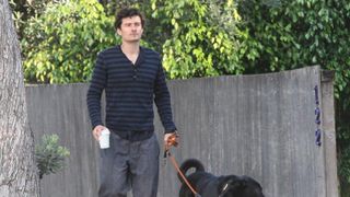 オーランド・ブルーム、パパラッチにブチ切れ！妻の出産が迫りナーバスに？