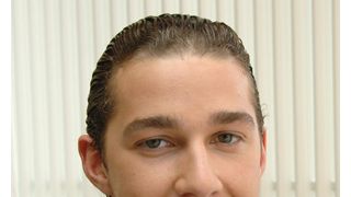 シャイア・ラブーフに新恋人？スタイリストと手をつないで朝食