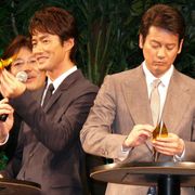 竹野内豊&唐沢寿明、折り鶴に悪戦苦闘!唐沢は「後輩には絶対教わらない」と意地を張る!!