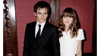 交際5年のキーラ・ナイトレイ、ルパート・フレンドと破局