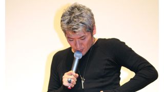 吉川晃司、なぜか赤い下着チラ見せの大サービス!新社会人の悩みに「自分もフラれて3日メシ食えなかった」と激励!