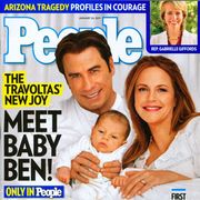 ジョン・トラヴォルタ夫妻、生後1か月の赤ちゃんを雑誌表紙で初お披露目!