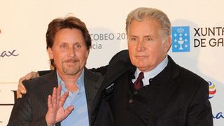 マーティン・シーンとエミリオ・エステヴェス、親子で回顧録を執筆