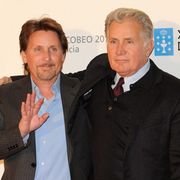 マーティン・シーンとエミリオ・エステヴェス、親子で回顧録を執筆