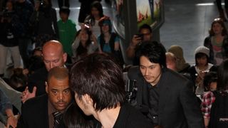 二宮和也&松山ケンイチ、日本アメリカ間を超速移動!1日のうちに2か国で『GANTZ』同日舞台あいさつに成功!