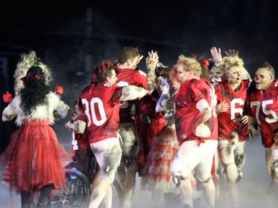 大人気ドラマ「Glee」についに「スリラー」が登場！フットボール場で踊るゾンビたちが圧巻！