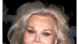 女優ザ・ザ・ガボール、大量の吐血で救急搬送!命の危険も