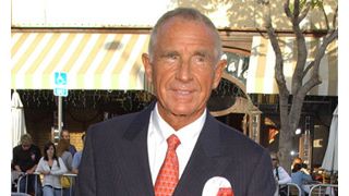 吐血して入院したザ・ザ・ガボール 夫が見舞い途中で倒れて入院