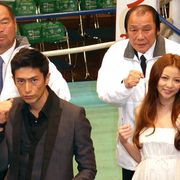 ガッツ石松『あしたのジョー』をOK牧場の映画と大絶賛!聖地・後楽園ホールで山下智久、世界チャンプを前にミット打ち!