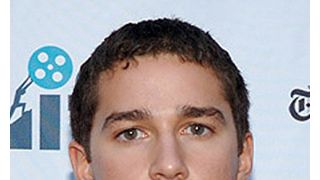 シャイア・ラブーフ、警察官に手錠をかけられる！バーで騒動に巻き込まれ