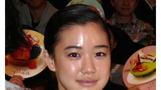 蒼井優、事務所の後輩女優に走った“元カレ”に恨み節!「やっぱり若いほうがいいんだ」