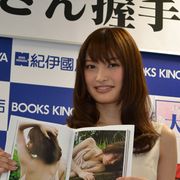 大政絢、大胆セミヌードにも「恥ずかしさなし!」キュートでセクシーな写真集の出来に自信!!