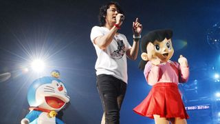 ドラえもんが福山雅治ツアー門出にサプライズ出演!ゲスト声優出演の福山と友情のきずなを見せる!!