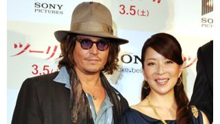 ジョニー・デップ、アンジーとのラブシーンは家族にナイショ!!来日会見でジョニー節さく裂!