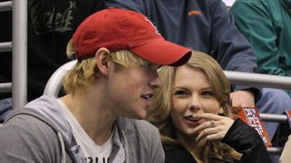 人気歌手テイラー・スウィフトが、テレビドラマ「Glee」のコード・オーヴァーストリートとデート！