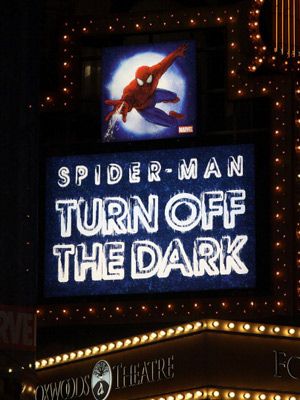 ミュージカル「スパイダーマン」が、来週予定していた開幕日をまた3か月後に延期！演出のジュリー・テイモア降板か？