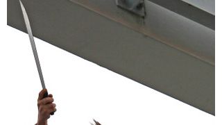 警察がチャーリー・シーンの自宅を家宅捜索　拳銃所有の有無が捜索目的