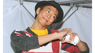 楽しんご、募金をしてくれた人に「ラブ注入！」吉本芸人たちが芸風を生かし沖縄で募金活動を展開中