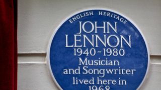 エリザベス・テイラーさんの遺言 ロンドンの地に設置される青く丸いプレート