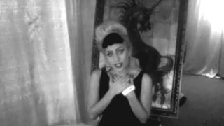 レディー・ガガの震災支援ブレスレット、2週間で約1.2億円 日本に向けて急きょビデオメッセージを公開