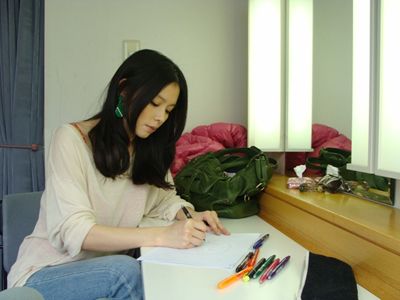 ビビアン・スー、手描きトートバッグで募金活動 台湾アーティスト70名と一緒に日本へ寄付
