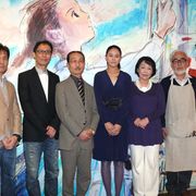 ジブリ最新作『コクリコ坂から』会見に宮崎吾朗監督と宮崎駿が登壇 節電のためにマイクを使用せず