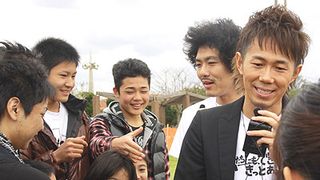 トータルテンボスが子どもたちが野球で交流 甲子園春夏を連覇した興南高校野球部員もスタッフで参加