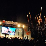 第3回沖縄国際映画祭がフィナーレ BEGINと芸人たち、観客が被災地への思いを歌う