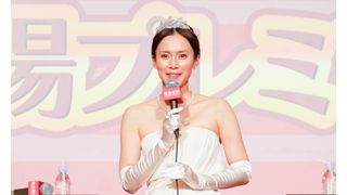 中谷美紀、ウエディングドレス姿で登壇　『阪急電車』で関西から日本を盛り上げる　宝塚大劇場史上初の舞台あいさつ