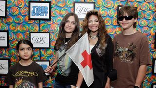 マイケル・ジャクソンさんの子どもたちが東日本大震災のチャリティーイベントに出席 父親の精神を受け継ぐ