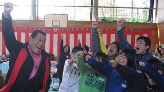 アントニオ猪木、被災地避難所で「元気ですかー!」への迷いを吐露 炸裂させた闘魂ビンタに込めた願いとは
