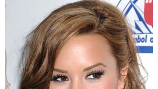 ディズニー・アイドルのデミ・ロヴァート、リハビリ施設への入所は摂食障害が理由であることを告白