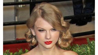 テイラー・スウィフト　両親のために約1億1,190万円の家を購入