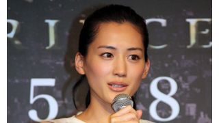 綾瀬はるかの超天然ぶりに会見の司会者が困惑!「天然じゃなくてトンチンカン」と中井貴一からさらに厳しいツッコミも!