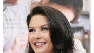 躁うつ病を告白したキャサリン・ゼタ・ジョーンズ　「オープンにすることで同じ病気の人を助けたい」