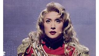 天海祐希の“初オスカル”風写真公開!そのかっこよさにびっくり!宝塚退団後初めての男女七変化も披露!